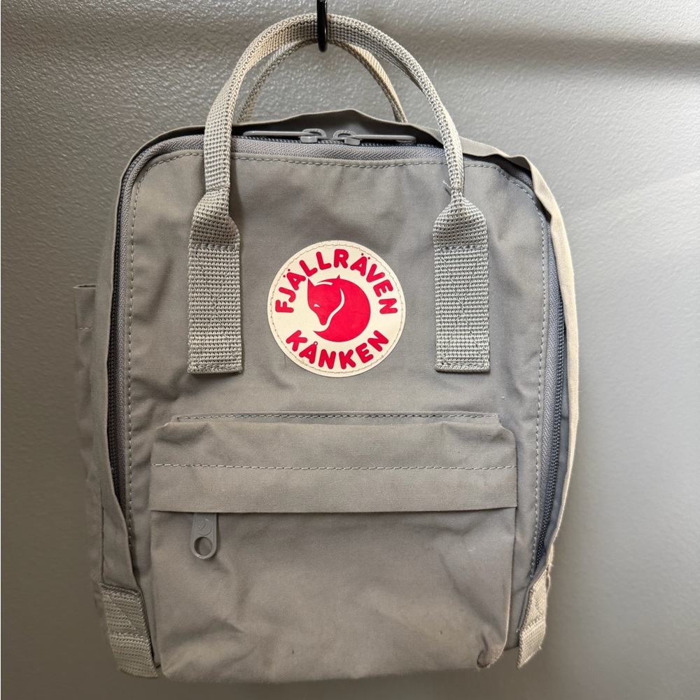 Fjallraven Kånken Mini Backpack in Light Gray